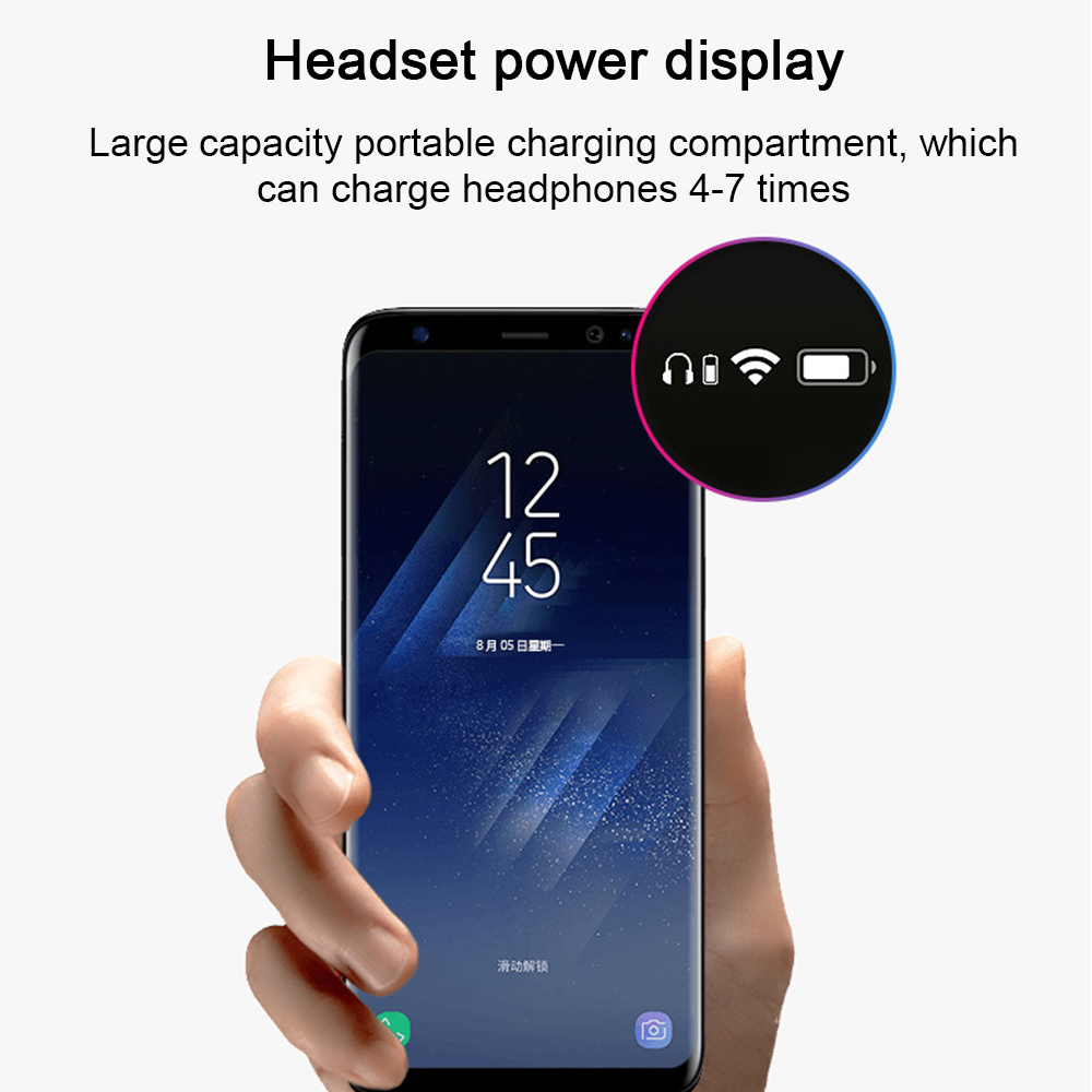 Eine Hand hält ein Smartphone, das den Batteriestatus und die Uhrzeit anzeigt.