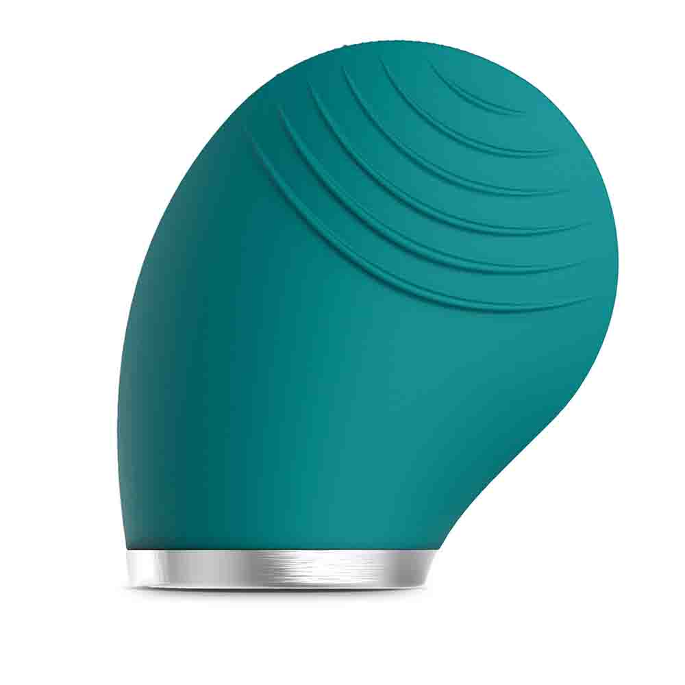 Un dispositivo de color verde azulado, en forma de lágrima con base plateada. Tiene estrías curvas en su superficie.