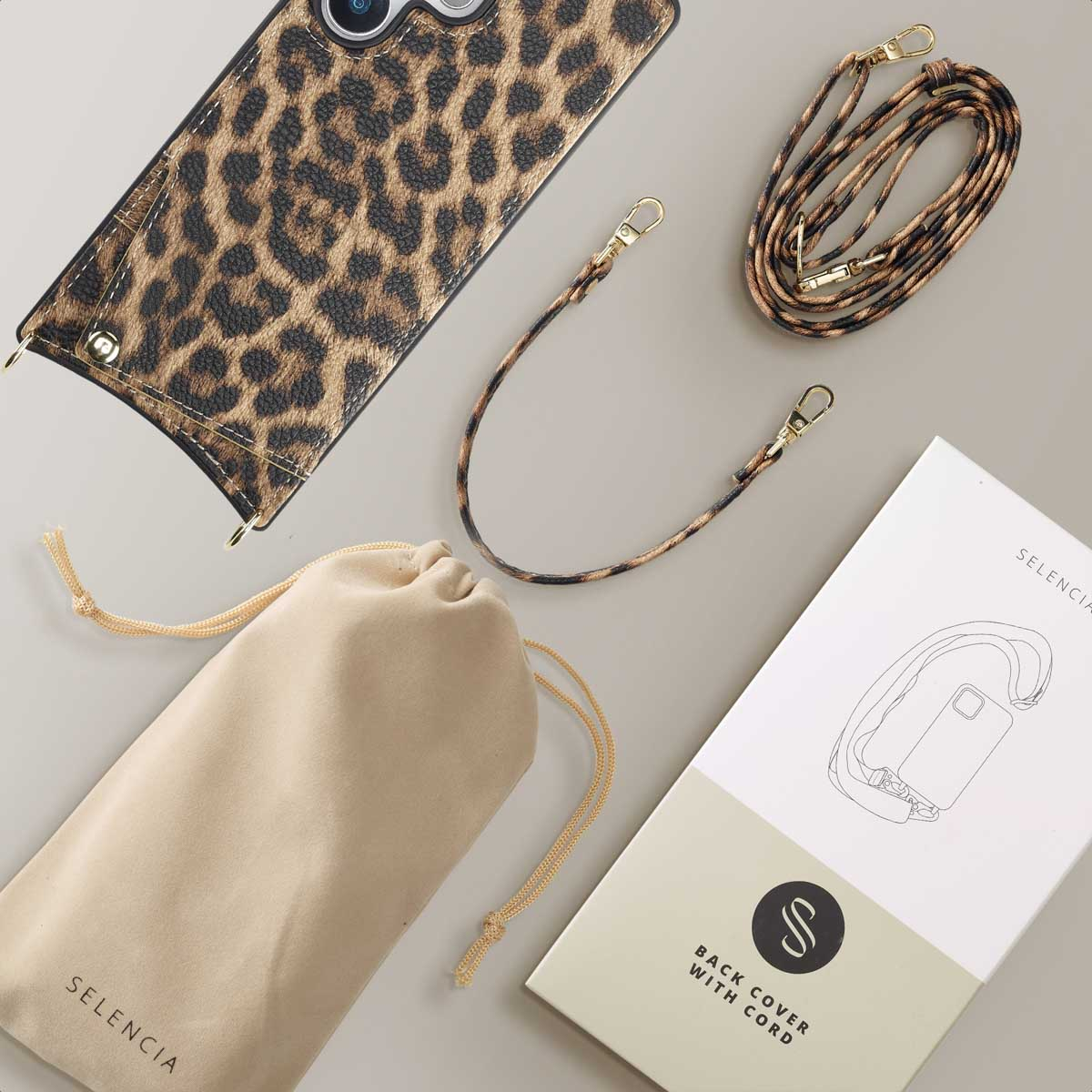 Custodia per telefono con stampa leopardata, cinturino abbinato e custodia. Presente anche un cartoncino.