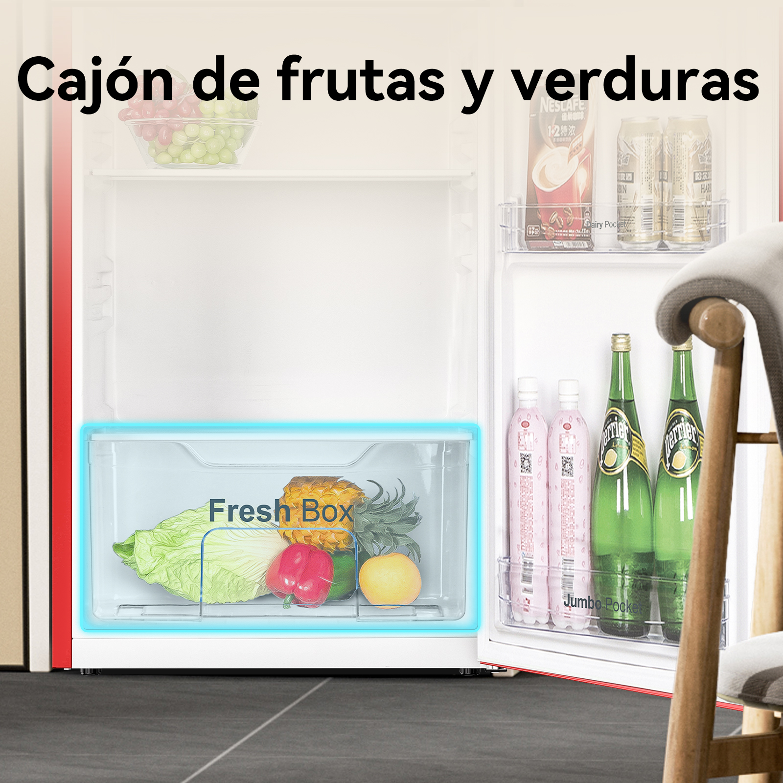 Refrigerador abierto con productos frescos. Verduras, frutas y bebidas están dentro del refrigerador.