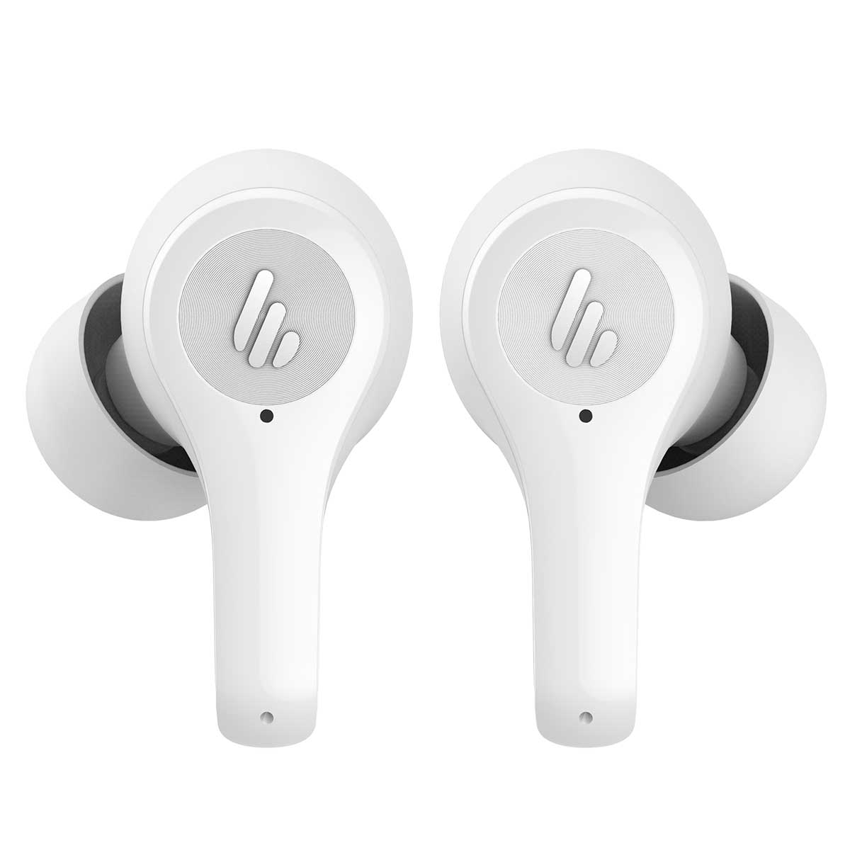 Due auricolari bianchi. Ognuno ha un auricolare e uno stelo bianchi. Sfondo bianco.