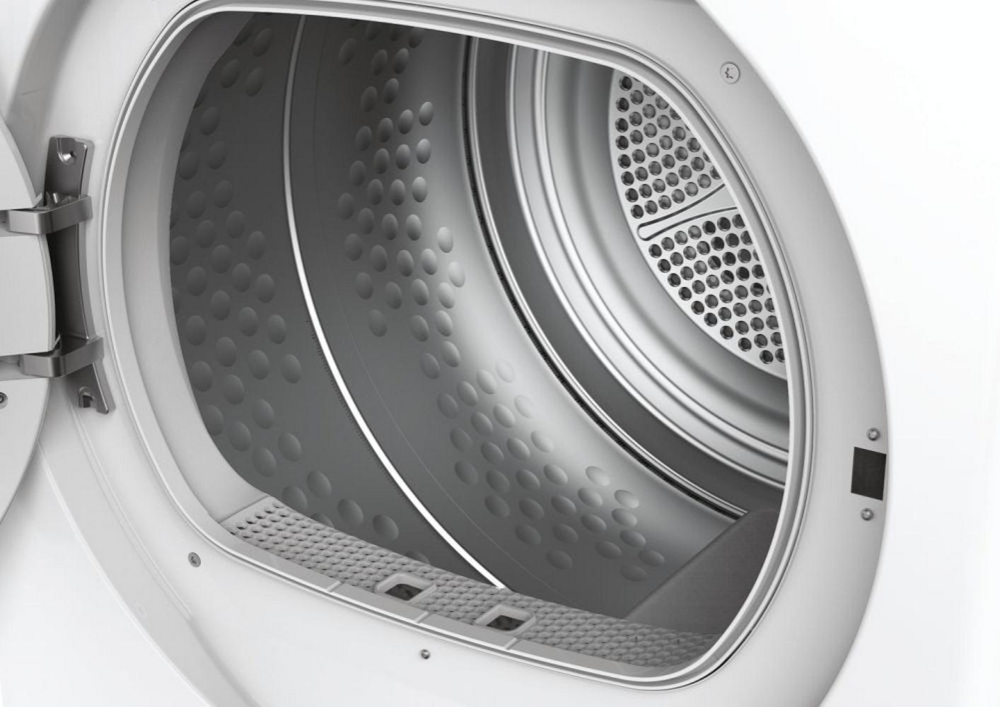 Interno del cestello dell'asciugatrice bianco aperto. Il cestello è argentato con una griglia sul retro. La porta è aperta.