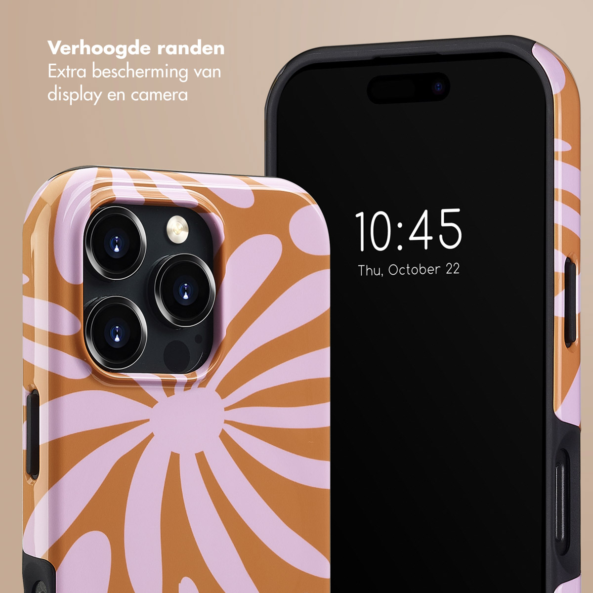 Twee telefoons met hoesjes. Eén heeft een bruin en roze bloemenpatroon, de andere toont de tijd.