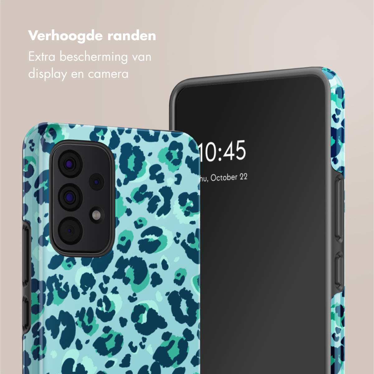 Primo piano di un telefono con custodia leopardata. Lo schermo mostra le 10:45. Protezione extra menzionata.