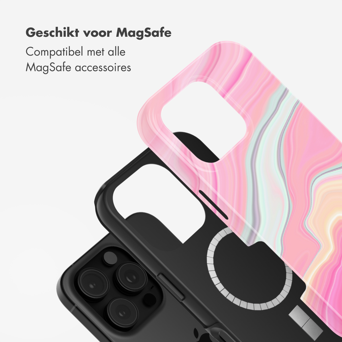 Telefoonhoes met roze marmerdesign, met telefoon en MagSafe.