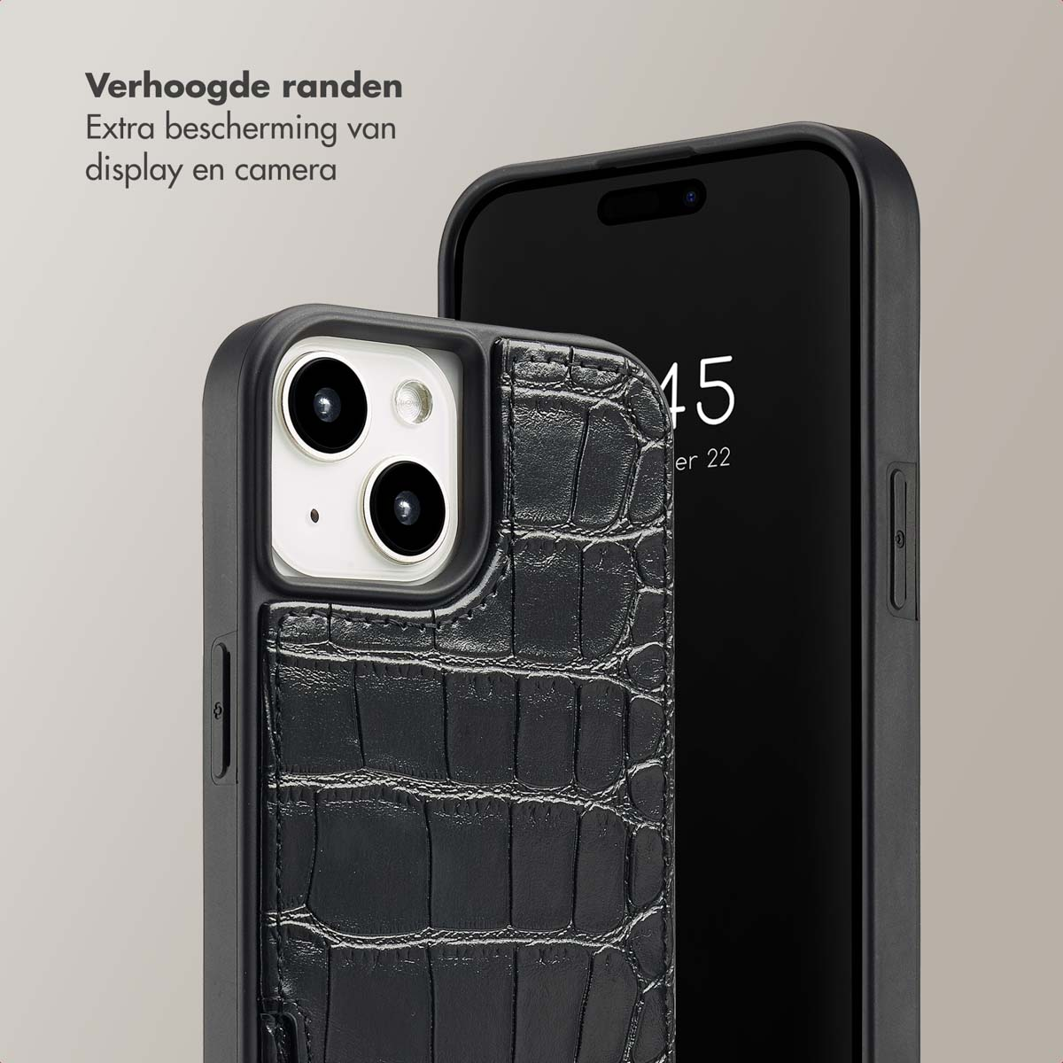 Black phone case with a crocodile skin texture. Black phone. Text: Verhoogde randen (Raised edges).