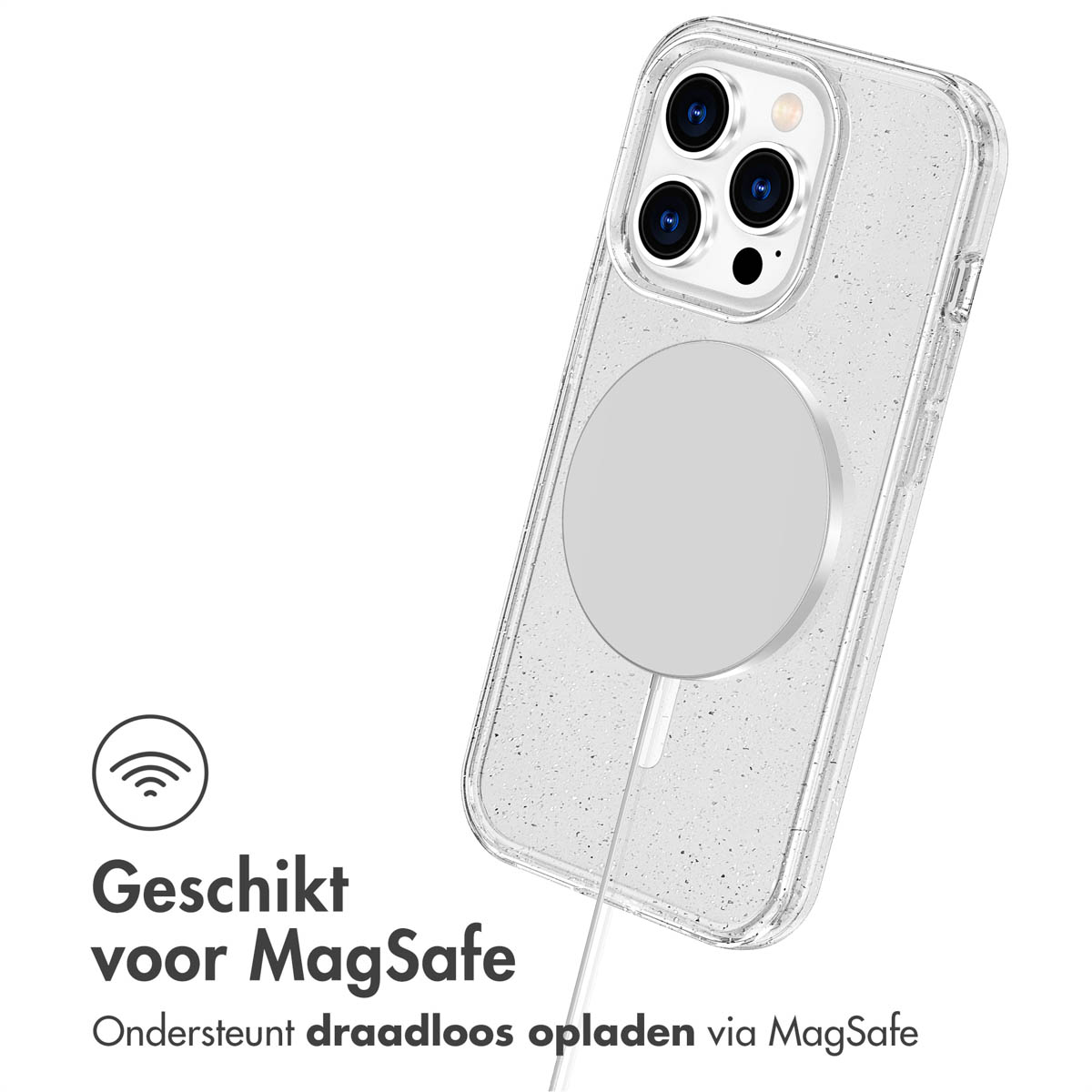 Telefoon in een doorzichtige hoes met een oplaadkabel. Tekst: Geschikt voor MagSafe. Ondersteunt draadloos opladen via MagSafe.