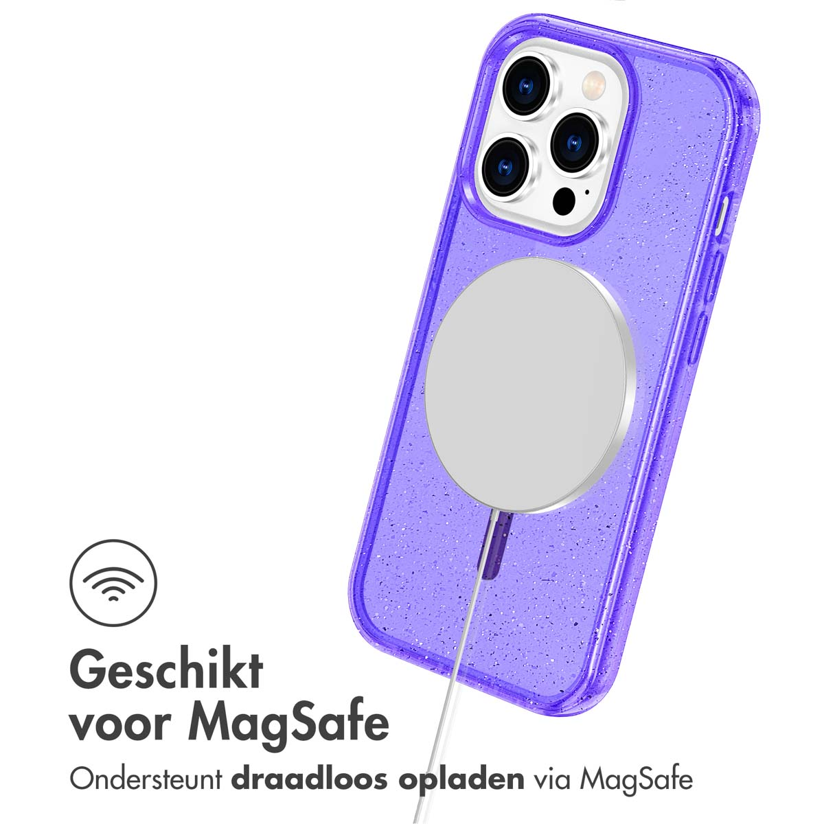 Coque de téléphone violette avec chargeur MagSafe. Elle a une texture scintillante. Le téléphone a trois caméras.