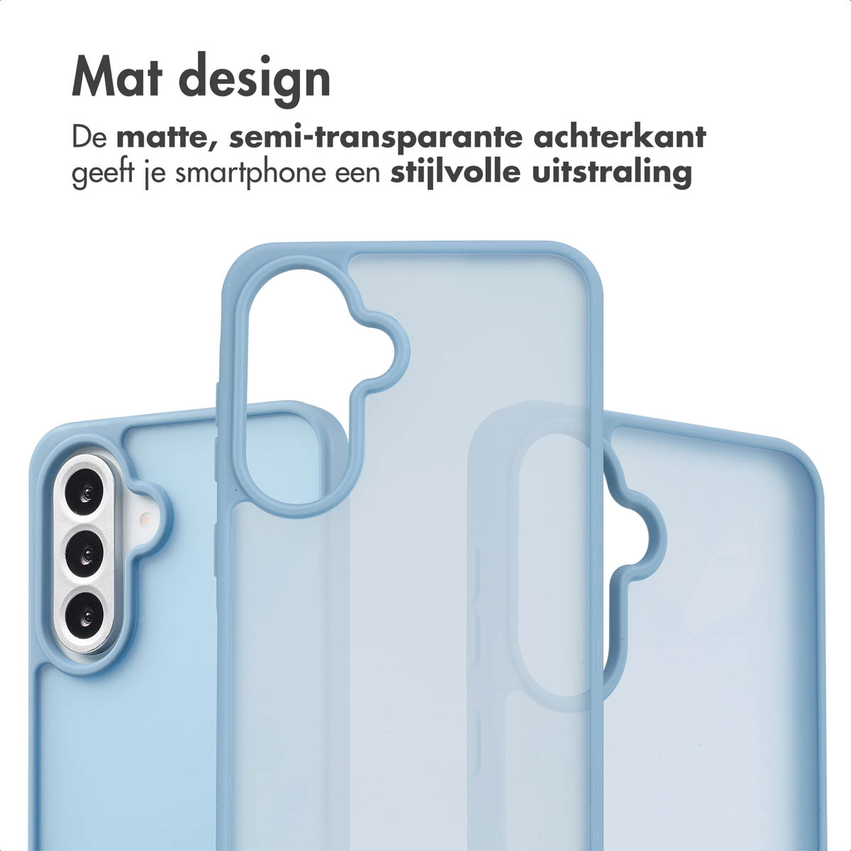 Lichtblauwe telefoonhoes op een telefoon, met een matte afwerking, op een witte achtergrond.