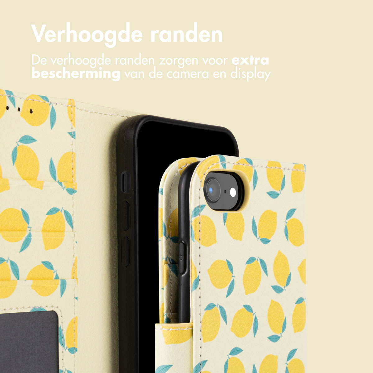 Telefoon in een gele hoes met citroenpatroon. De hoes is open.