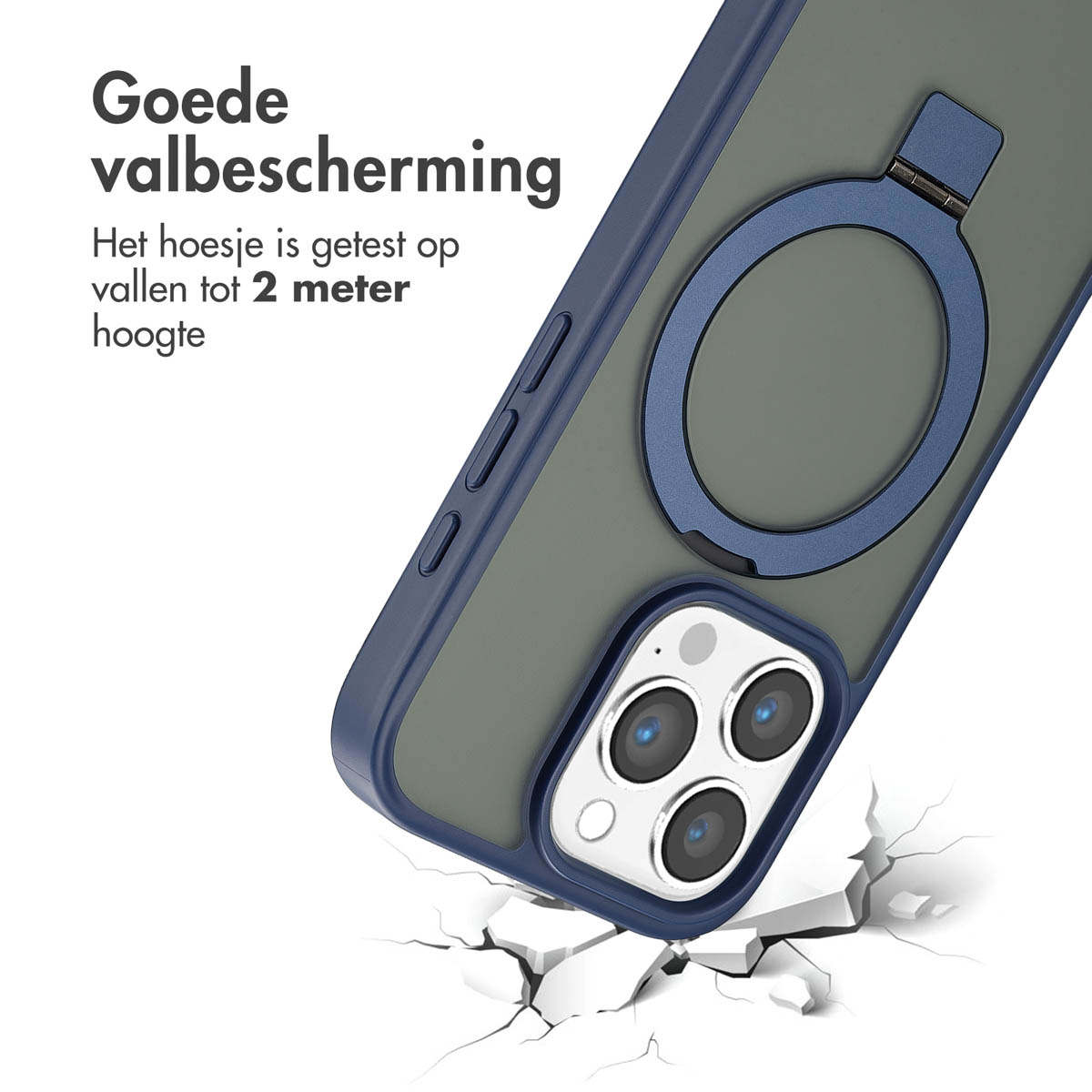 Coque avec anneau bleu et téléphone à trois caméras, sur sol brisé.
