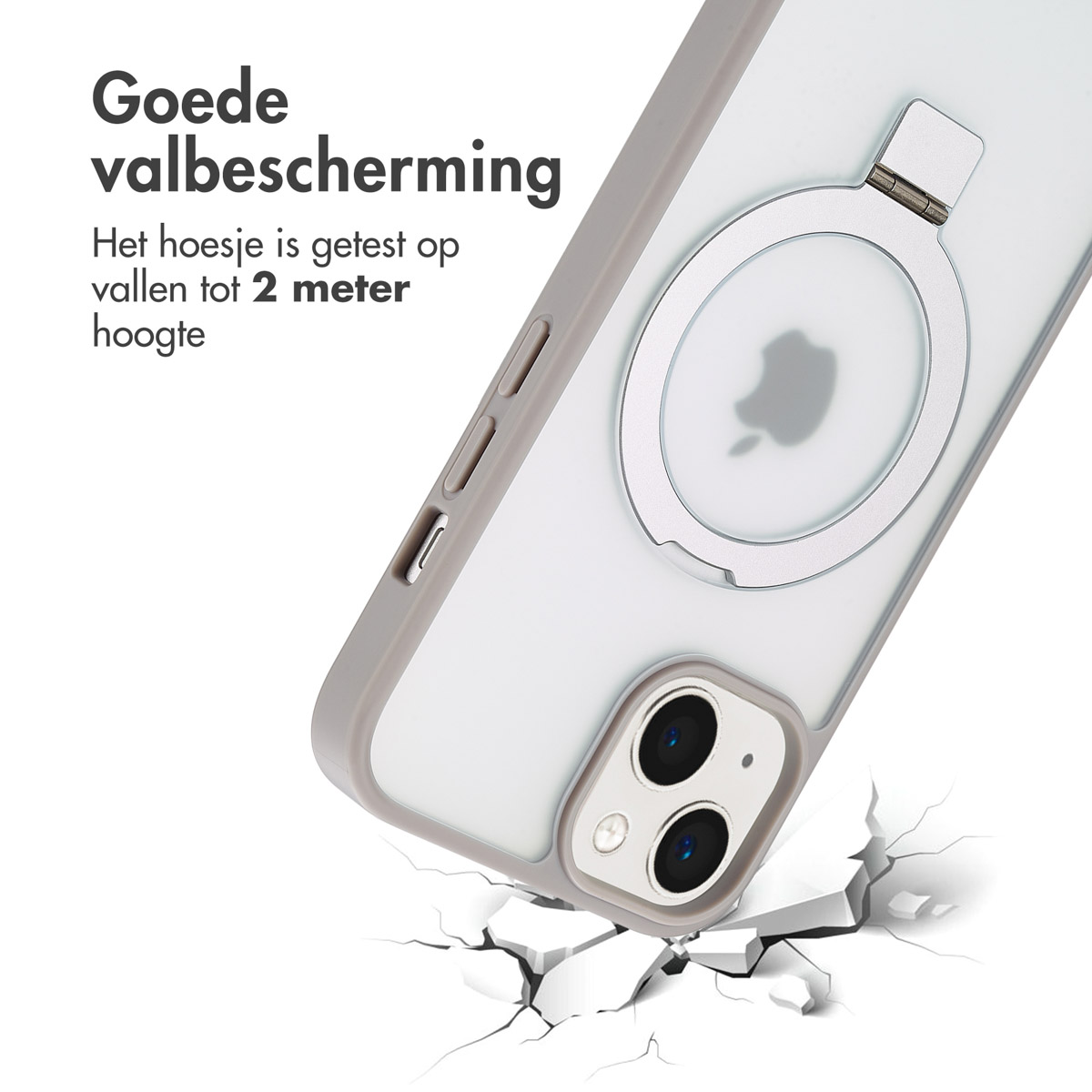 Telefoonhoesje met zilveren ringhouder, liggend op een gebarsten oppervlak.