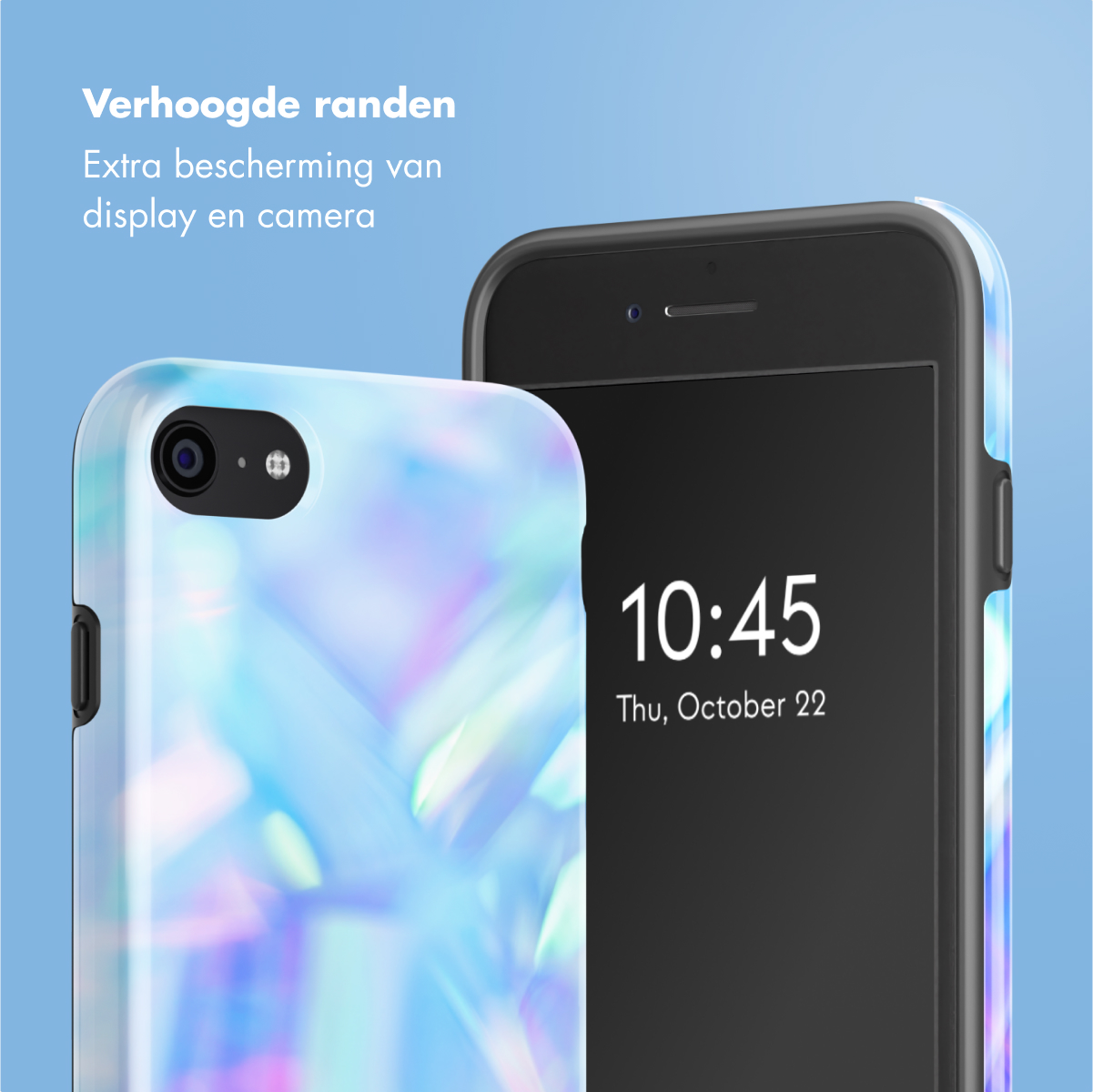 Een telefoonhoesje met een iriserend ontwerp, naast een telefoon met 10:45, 22 oktober.