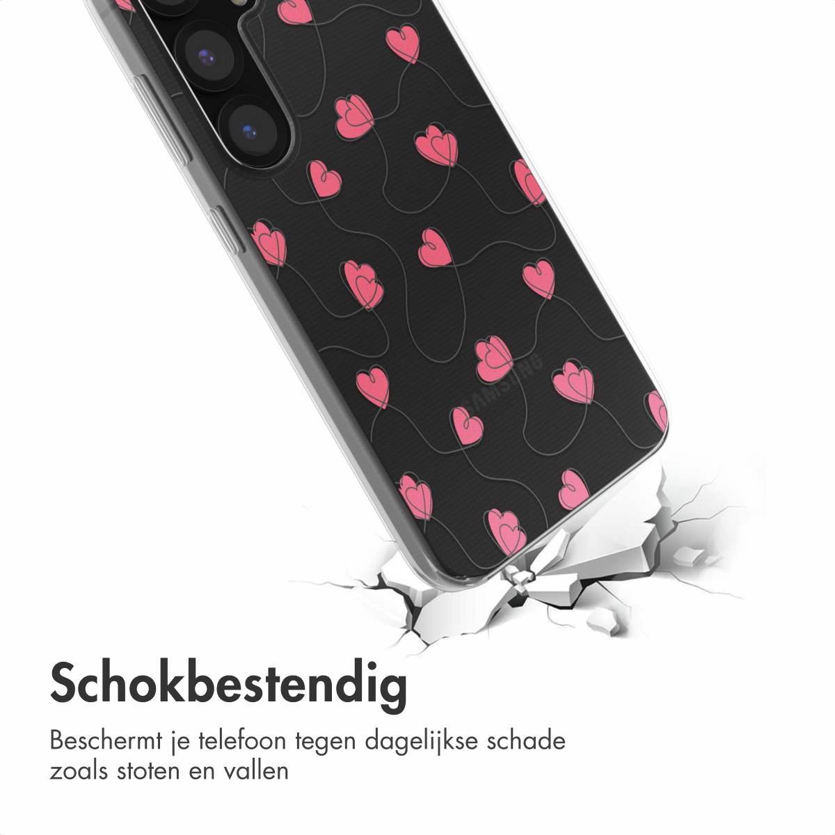 Un téléphone dans un étui avec des cœurs roses sur fond noir est fissuré en dessous.