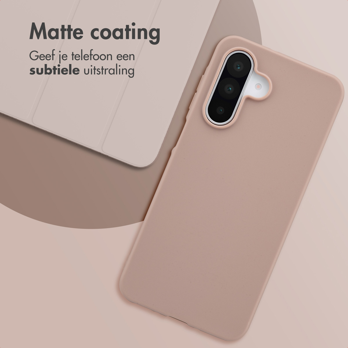 Coque de téléphone de couleur rose. Un téléphone repose sur la coque. Le fond est également rose.