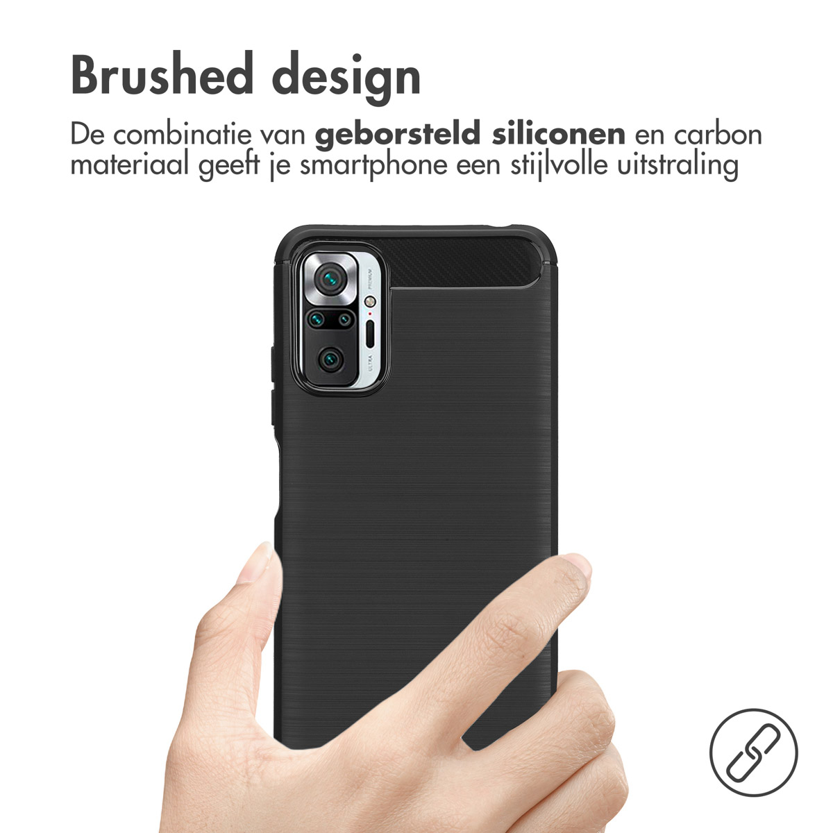 Een zwart telefoonhoesje met een geborsteld ontwerp. Een hand houdt de telefoon vast. De hoes zit op een witte achtergrond.