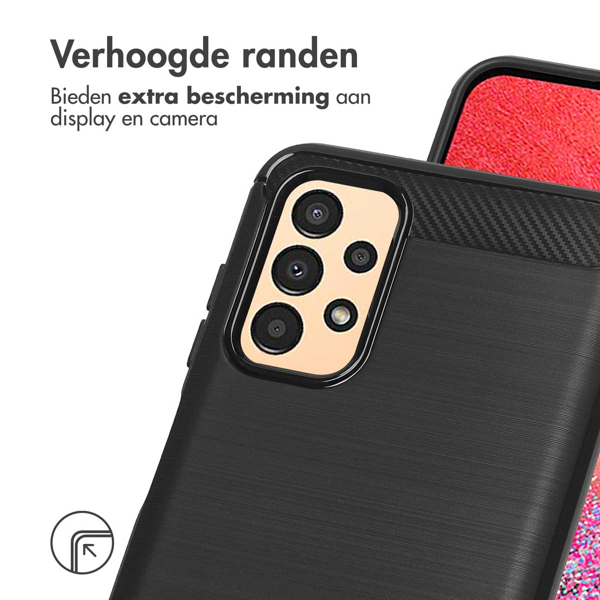 Close-up van een zwart telefoonhoesje met een verhoogde rand, met cameralenzen.