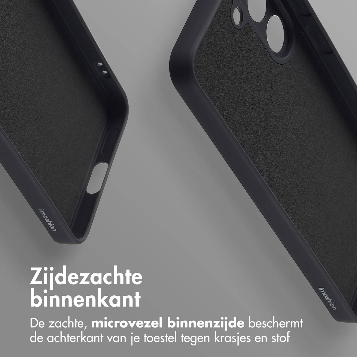 Close-up van twee zwarte telefoonhoesjes. Zachte, donkere stof binnenin. De achtergrond is wazig.