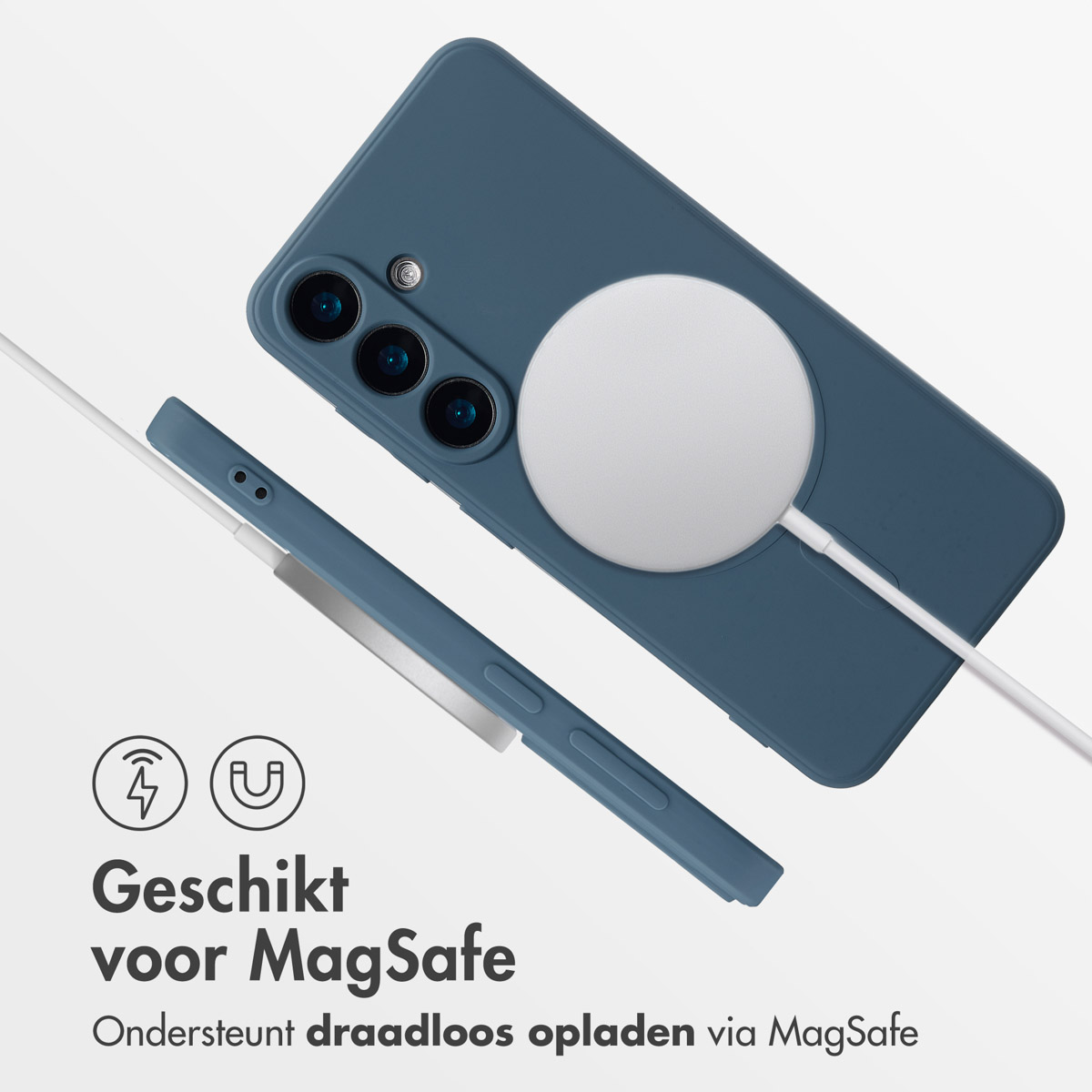 Een blauwe telefoonhoes met een witte MagSafe-oplader, die draadloze oplaadcompatibiliteit aantoont.
