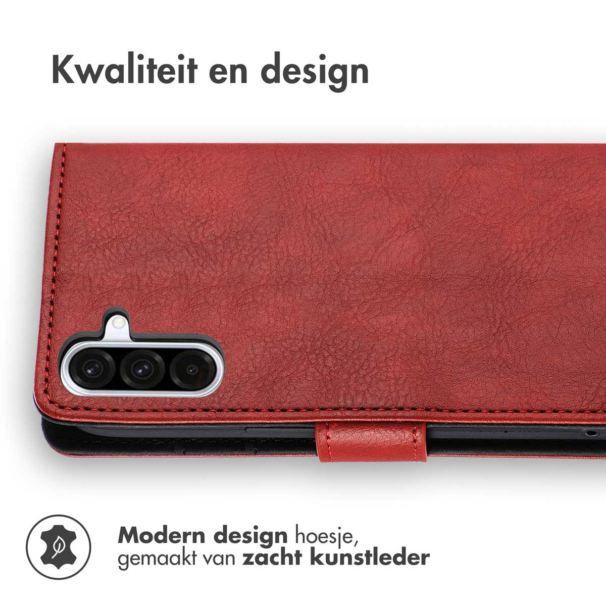 Rode telefoonhoes met camera-uitsparing. De hoes is van leer.