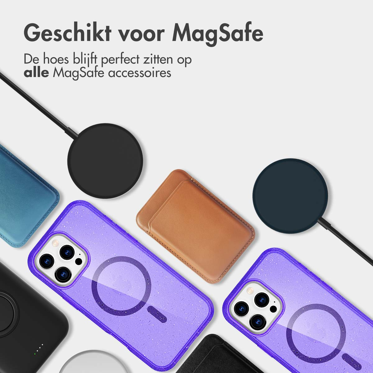 Diverses coques et chargeurs de téléphone avec un design de cercle MagSafe, sur une surface blanche.