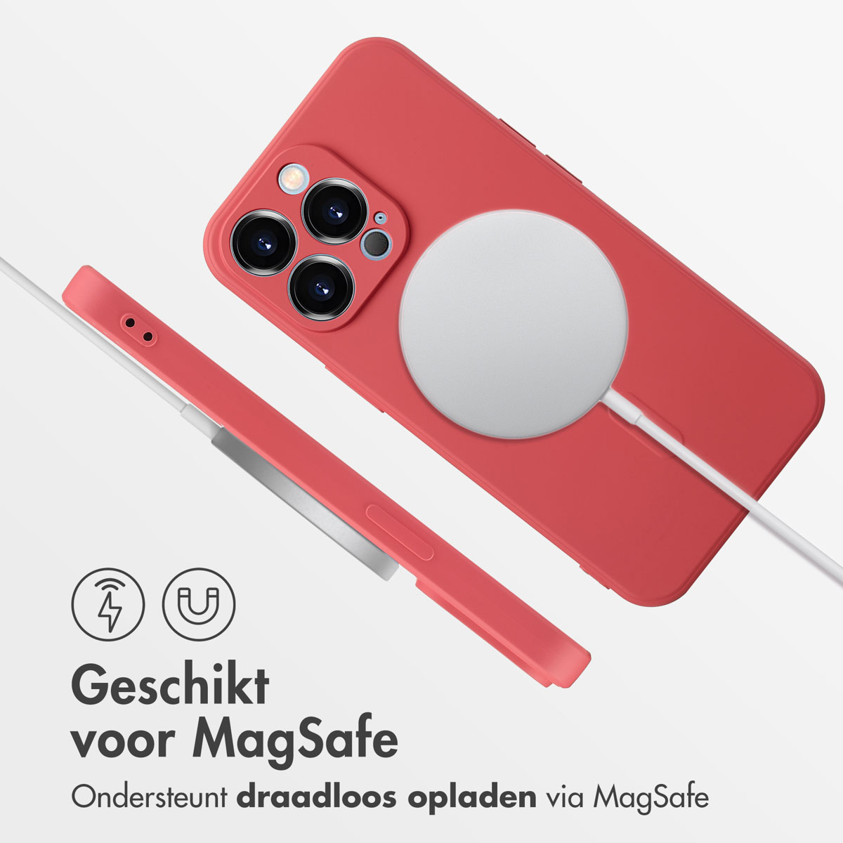 Een rode telefoonhoes met een oplaadkabel en een witte MagSafe-oplader. Tekst: 'Geschikt voor MagSafe'.