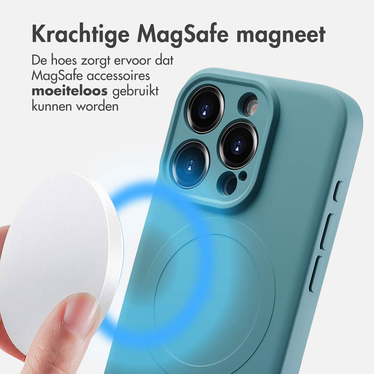 Een teal telefoonhoesje met een MagSafe-magneet en een wit MagSafe-accessoire, die magnetische bevestiging toont.