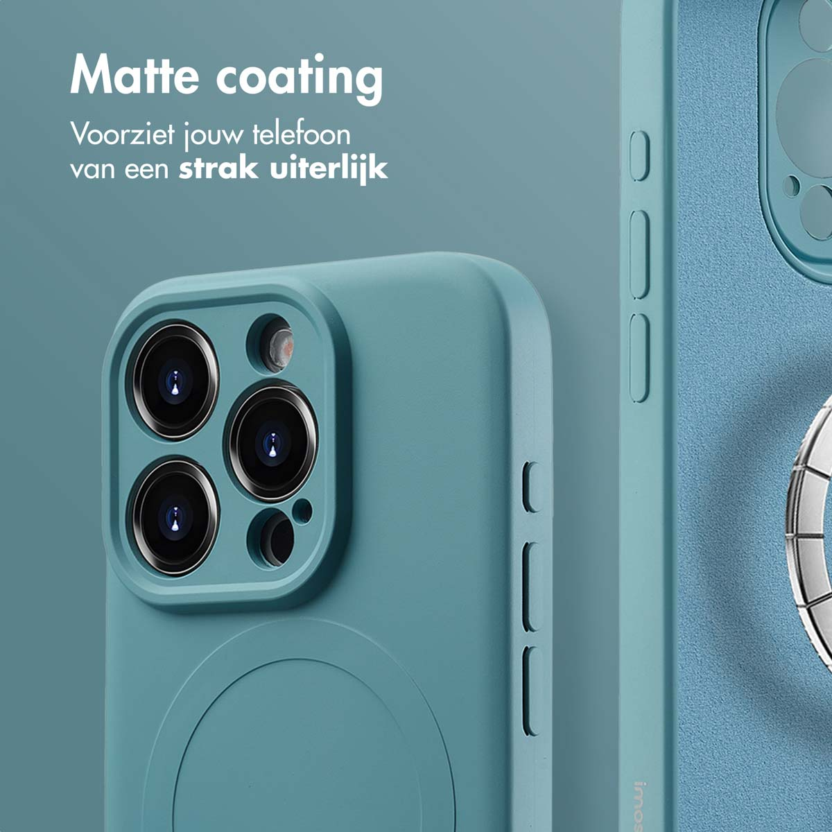 Een telefoonhoesje met een blauwgroene kleur, een telefoon erin en een zilveren ring. Turquoise achtergrond.