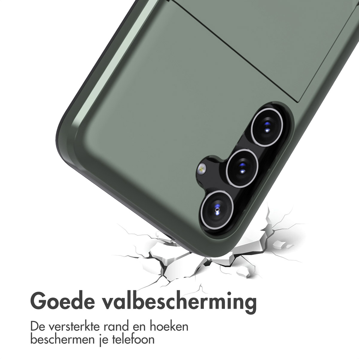 Olijfgroen telefoonhoesje. Telefoon zit erin. Hoesje heeft een kaartsleuf.