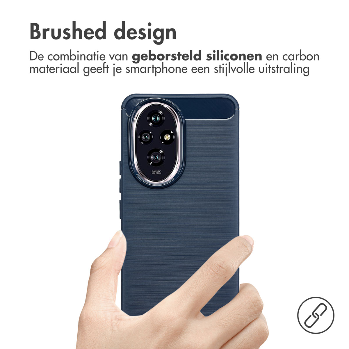 Custodia per telefono blu navy con design spazzolato. Mano che tiene la custodia, con superficie strutturata.