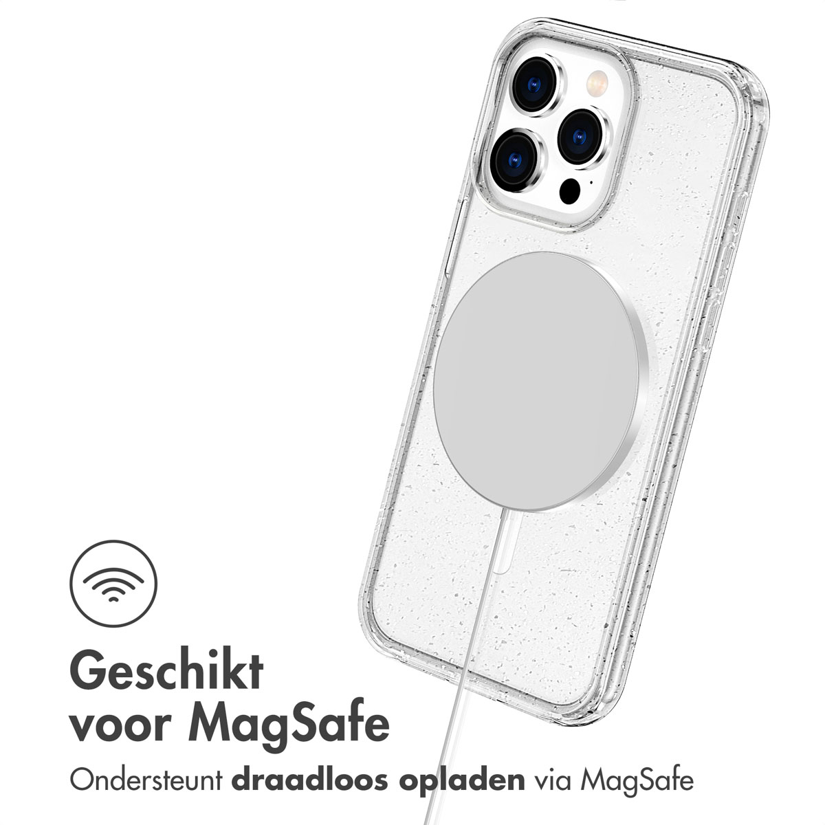 Een telefoon in een transparante hoes, met een zilveren MagSafe-oplader en een afbeelding die draadloos opladen aangeeft.