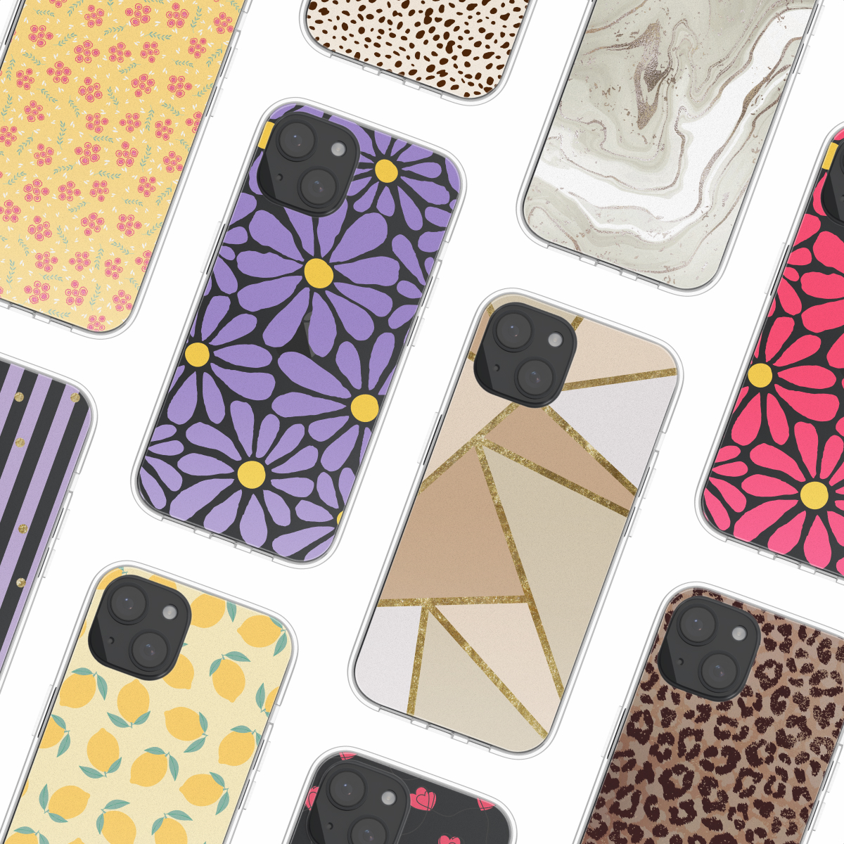 Meerdere telefoonhoesjes met verschillende patronen, op een wit oppervlak.