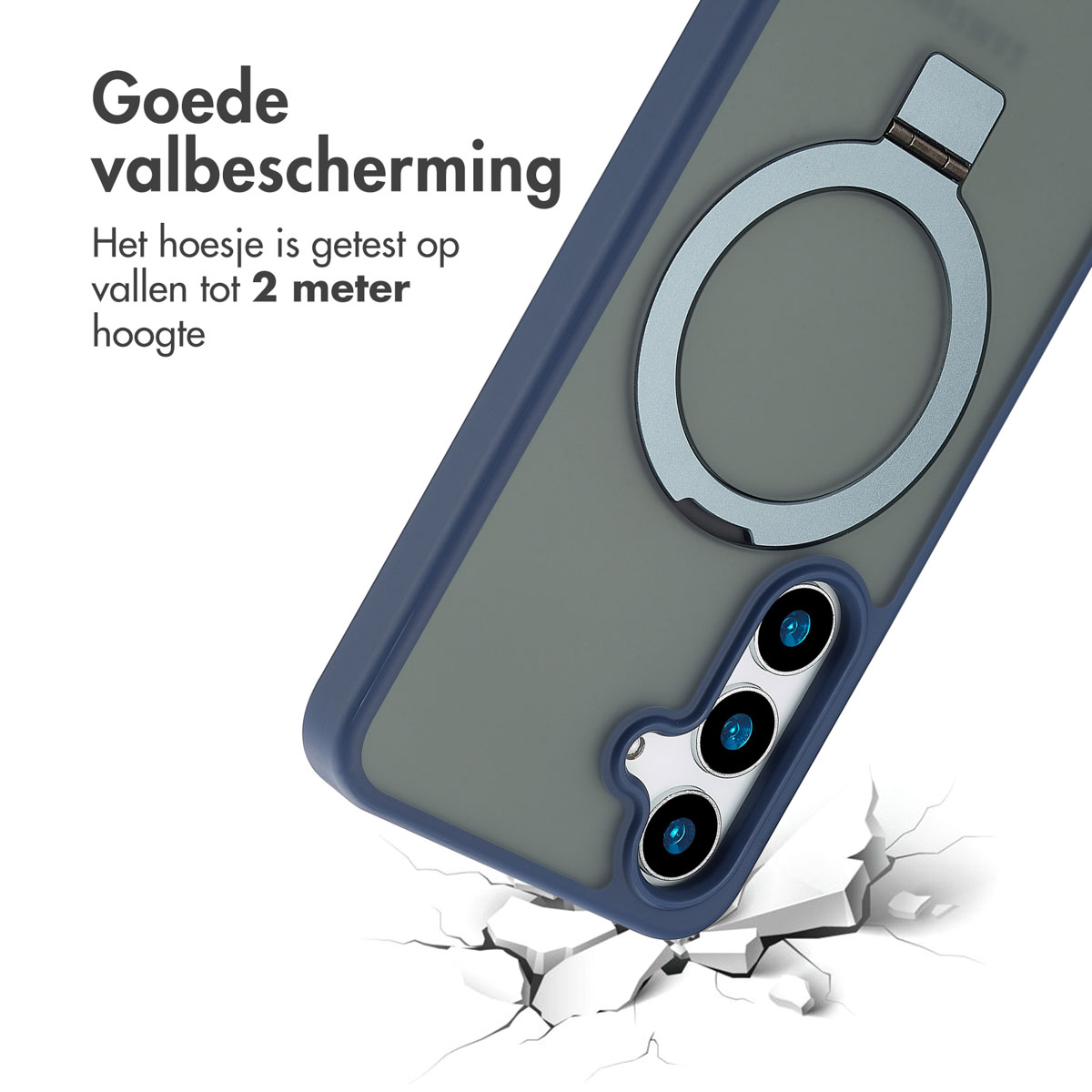 Blauwe telefoonhoes met camering. De hoes valt en breekt de grond. Teksten op de achtergrond.