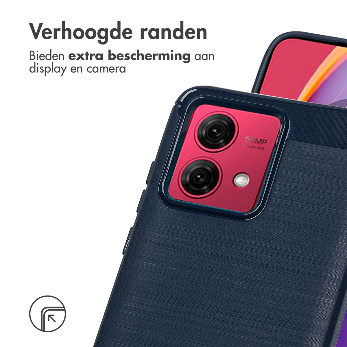 Close-up van een telefoonhoesje met een donkerblauwe, getextureerde oppervlakte en een rood camerakader met twee lenzen.