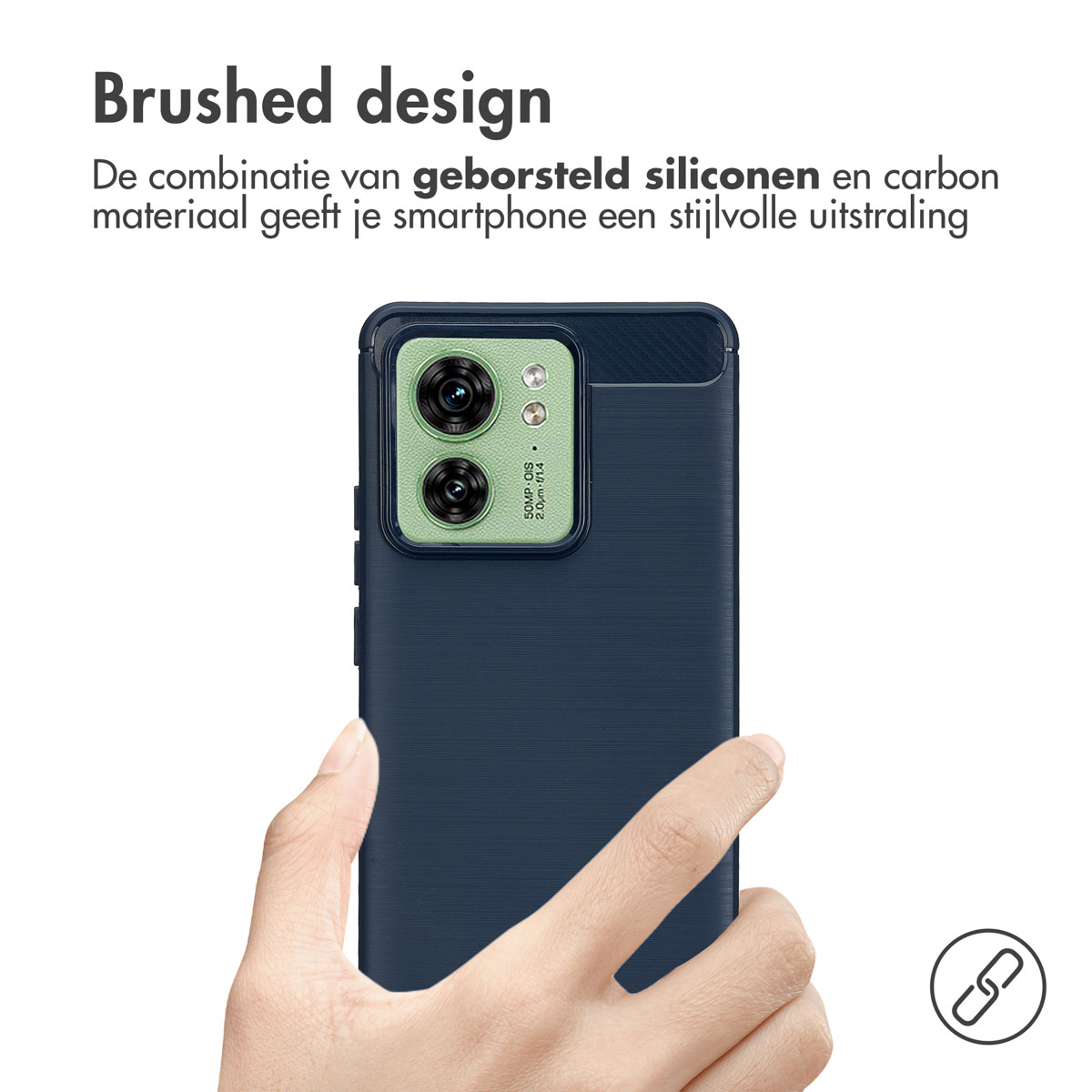 Telefoonhoesje met een geborsteld ontwerp. Een hand houdt de telefoon vast. Witte achtergrond.