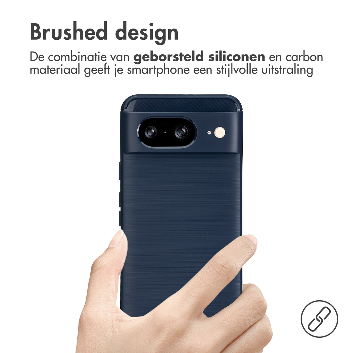 Una custodia per telefono con un design spazzolato. Una mano tiene il telefono, con un colore blu scuro.