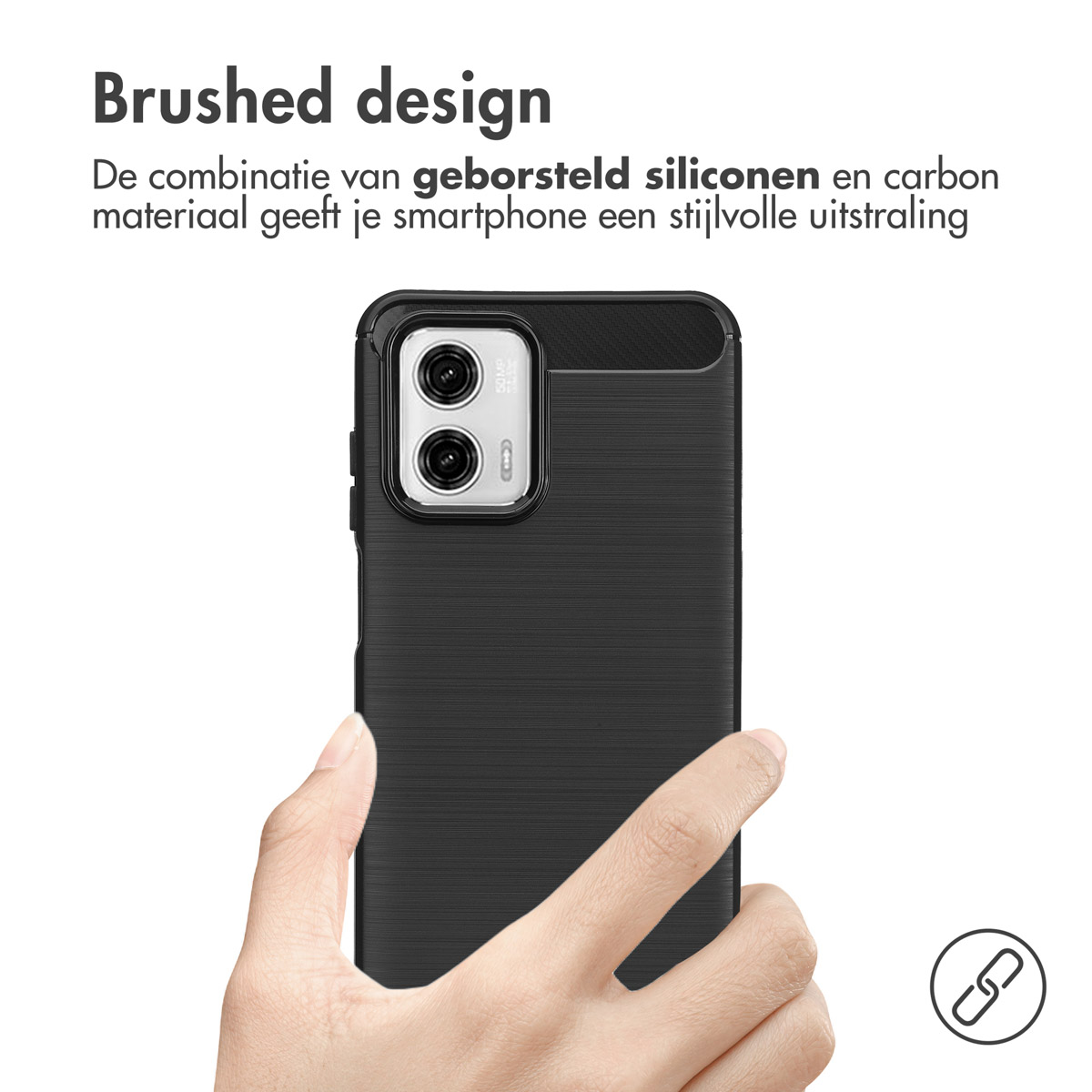 Een hand houdt een zwarte telefoonhoes vast. De hoes heeft een geborsteld ontwerp.