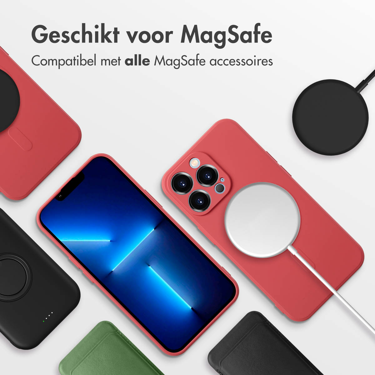 Rode telefoonhoesjes met een oplader.