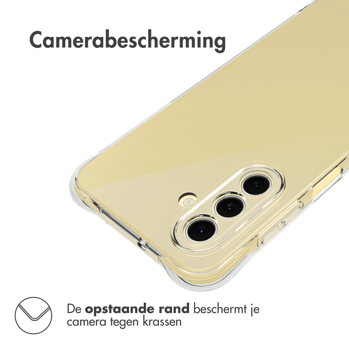 Een telefoonhoesje ligt op een oppervlak. Het is transparant met een gouden tint. De telefooncamera is zichtbaar.