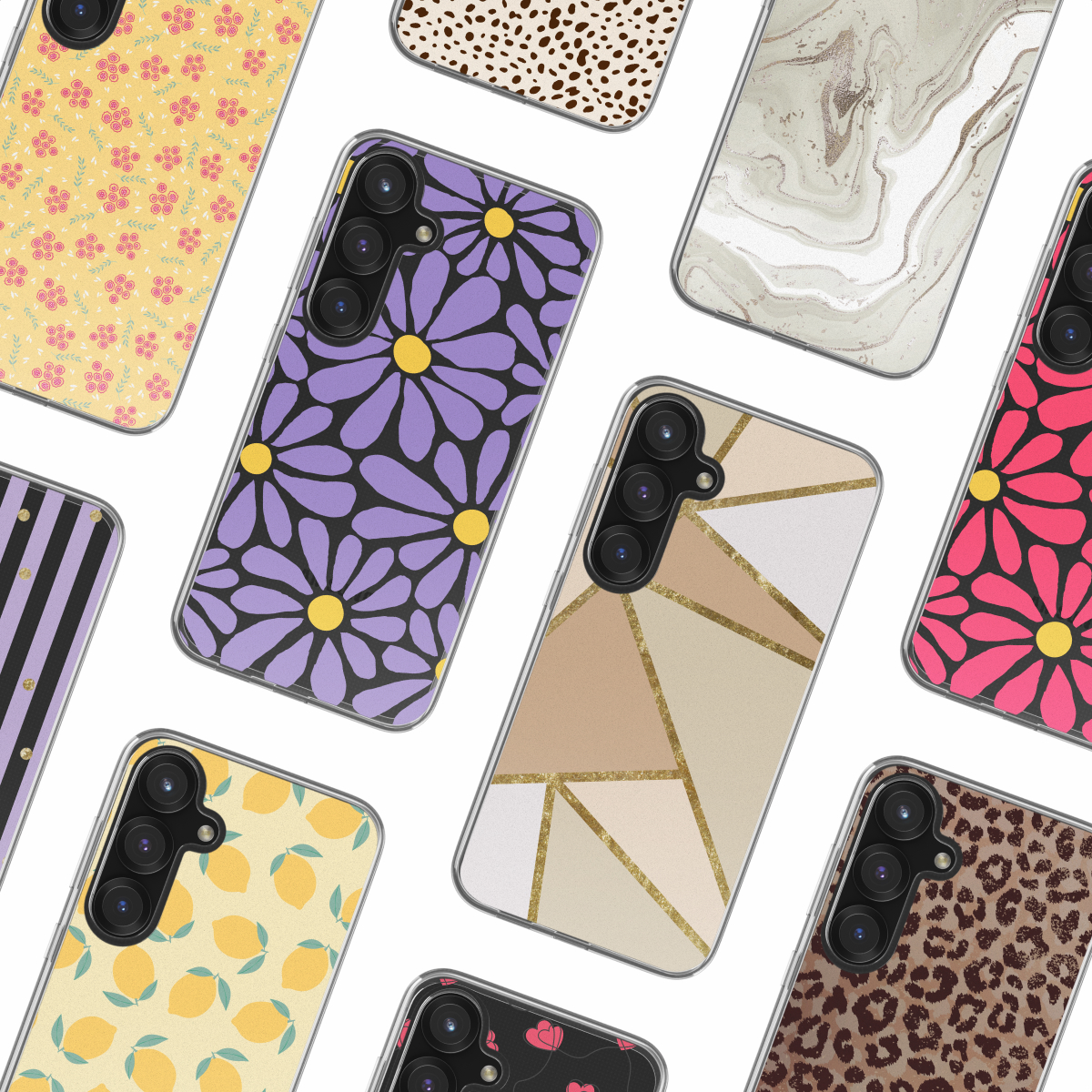 Plusieurs coques de téléphone avec différents motifs. Fond blanc. Vue de dessus.