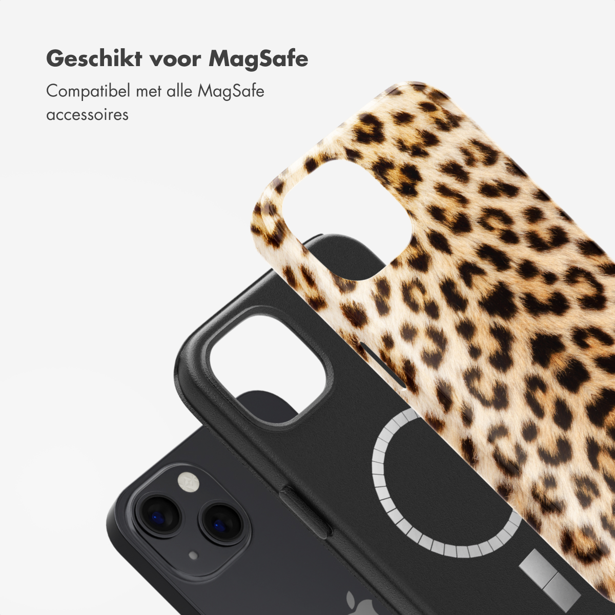 Téléphone noir avec une coque à imprimé léopard sur le dessus. La coque est compatible avec tous les accessoires MagSafe.