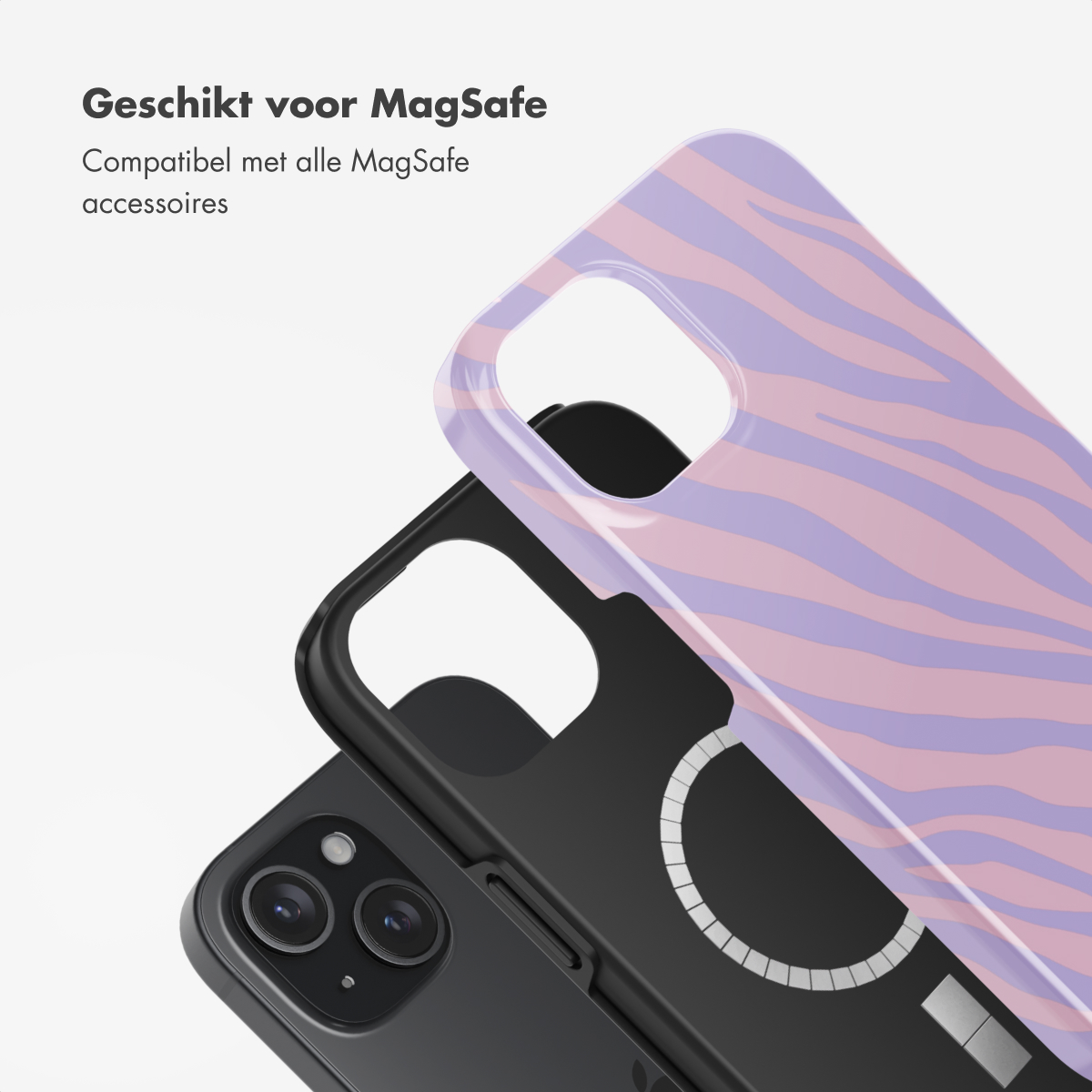 Telefoonhoesje met een paars en roze streepjespatroon, en een zwart telefoonhoesje binnenin.