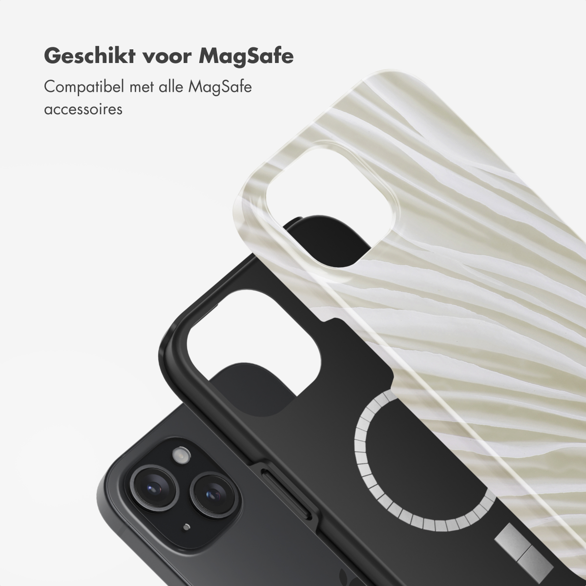 Drie telefoonhoesjes, twee zwart en één wit. De witte toont een golfpatroon.