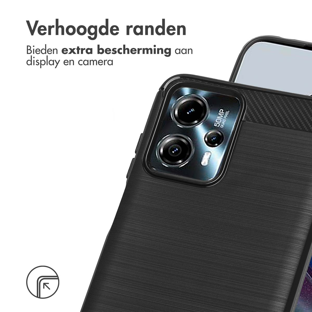 Une coque de téléphone noire avec un téléphone à l'intérieur. La coque est texturée et protège l'écran et l'appareil photo. Le fond est blanc.