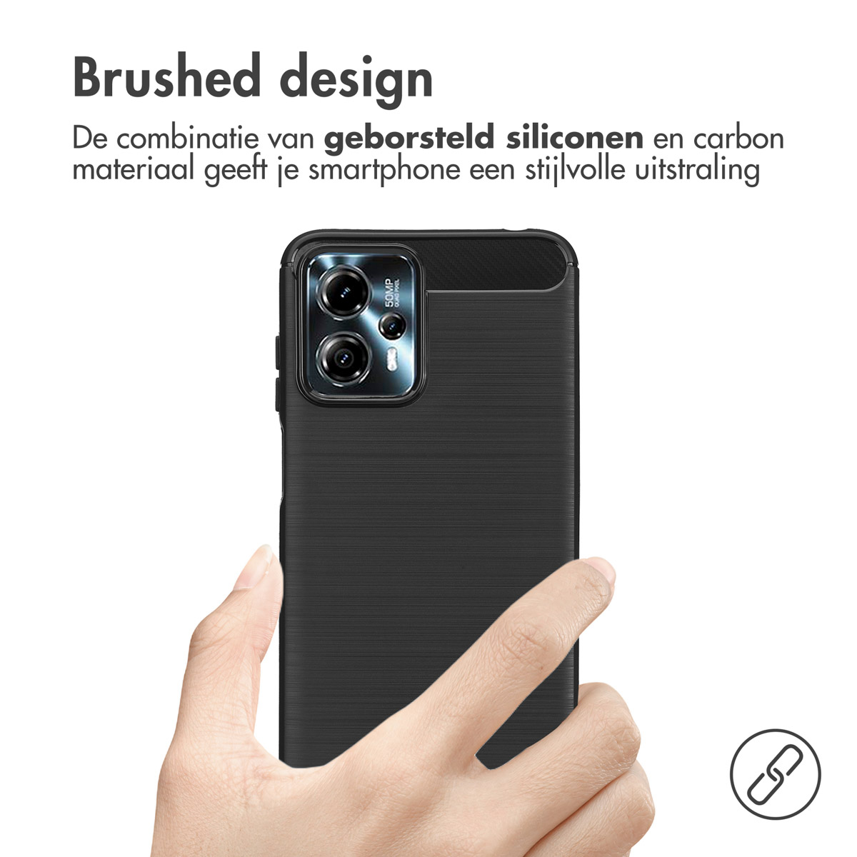 Coque de téléphone noire avec une texture brossée, tenue dans une main. Le téléphone a une caméra.