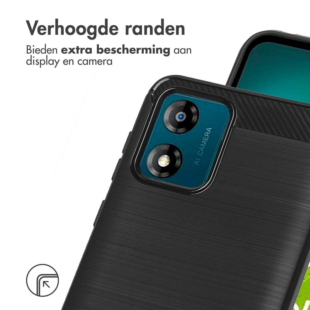 Zwarte telefoonhoes met cameragedeelte. De hoes heeft opstaande randen.