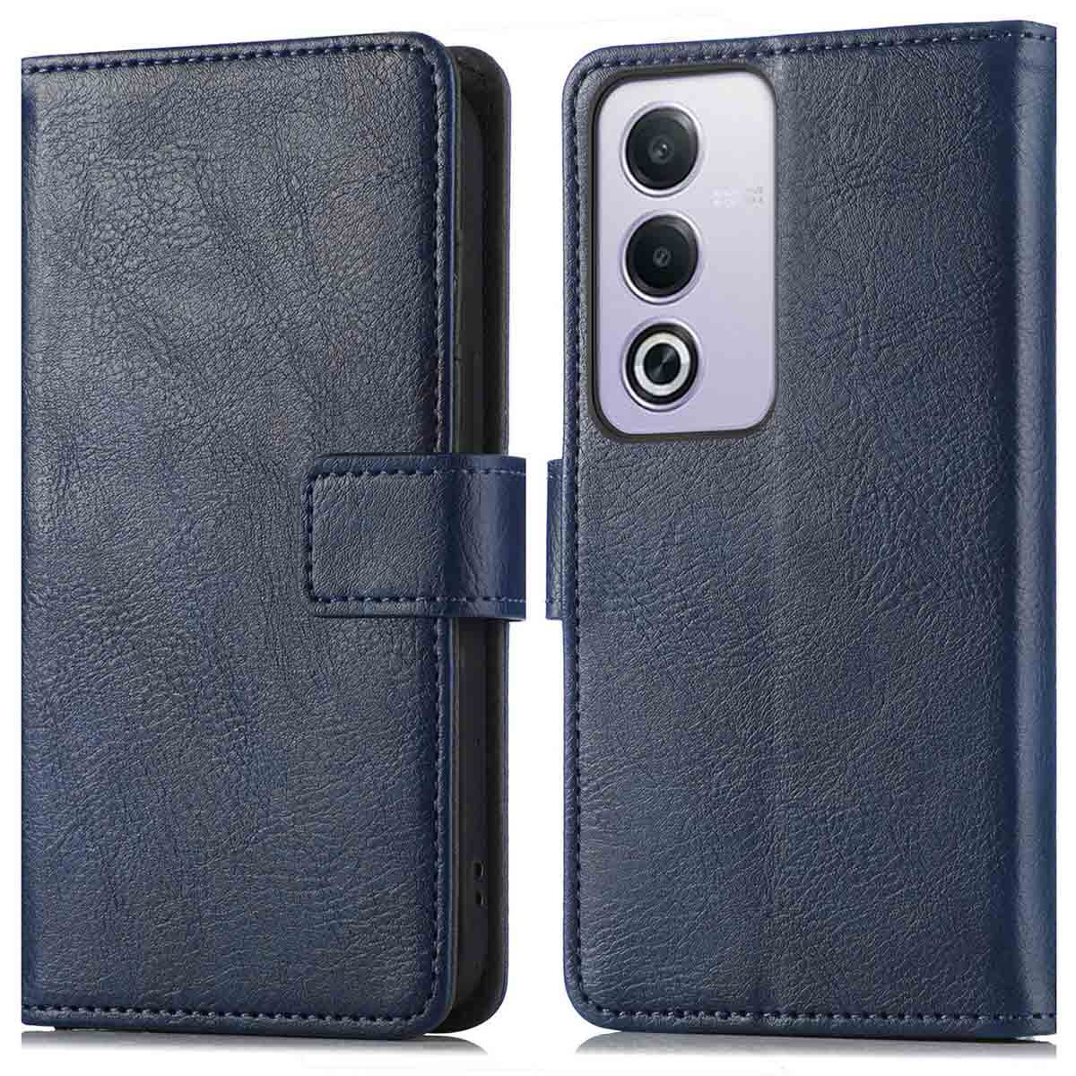 Un étui de téléphone en cuir bleu, ouvert, montrant un téléphone avec trois caméras. L'étui a une fermeture.