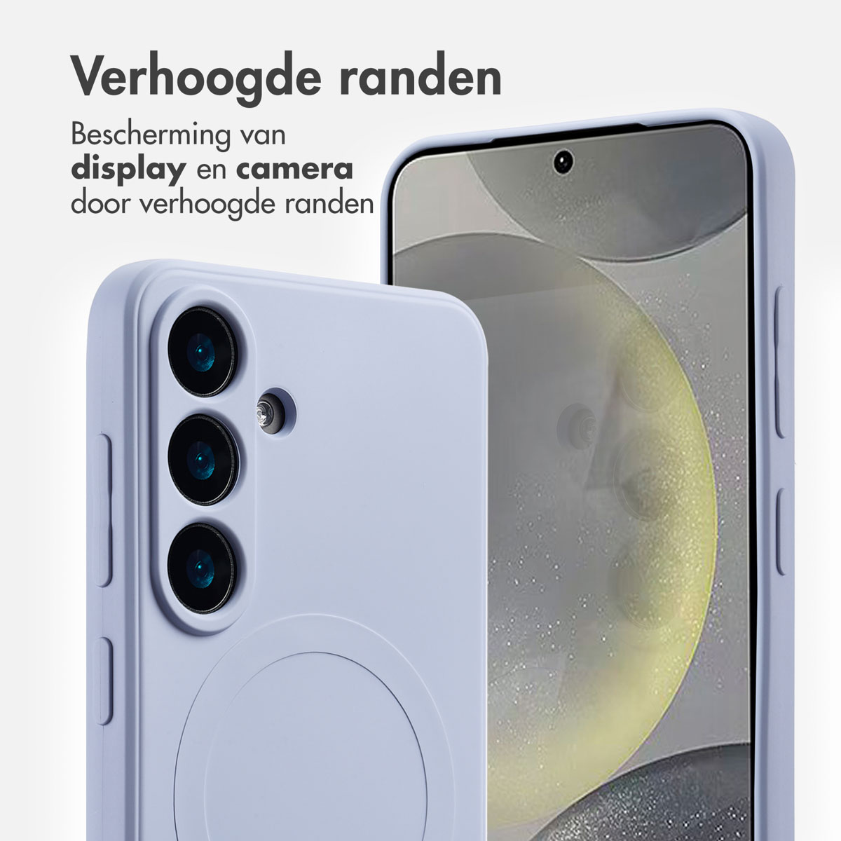 Telefoonhoesje met verhoogde randen, die een telefoon bedekt, met een witte draadloze oplader.