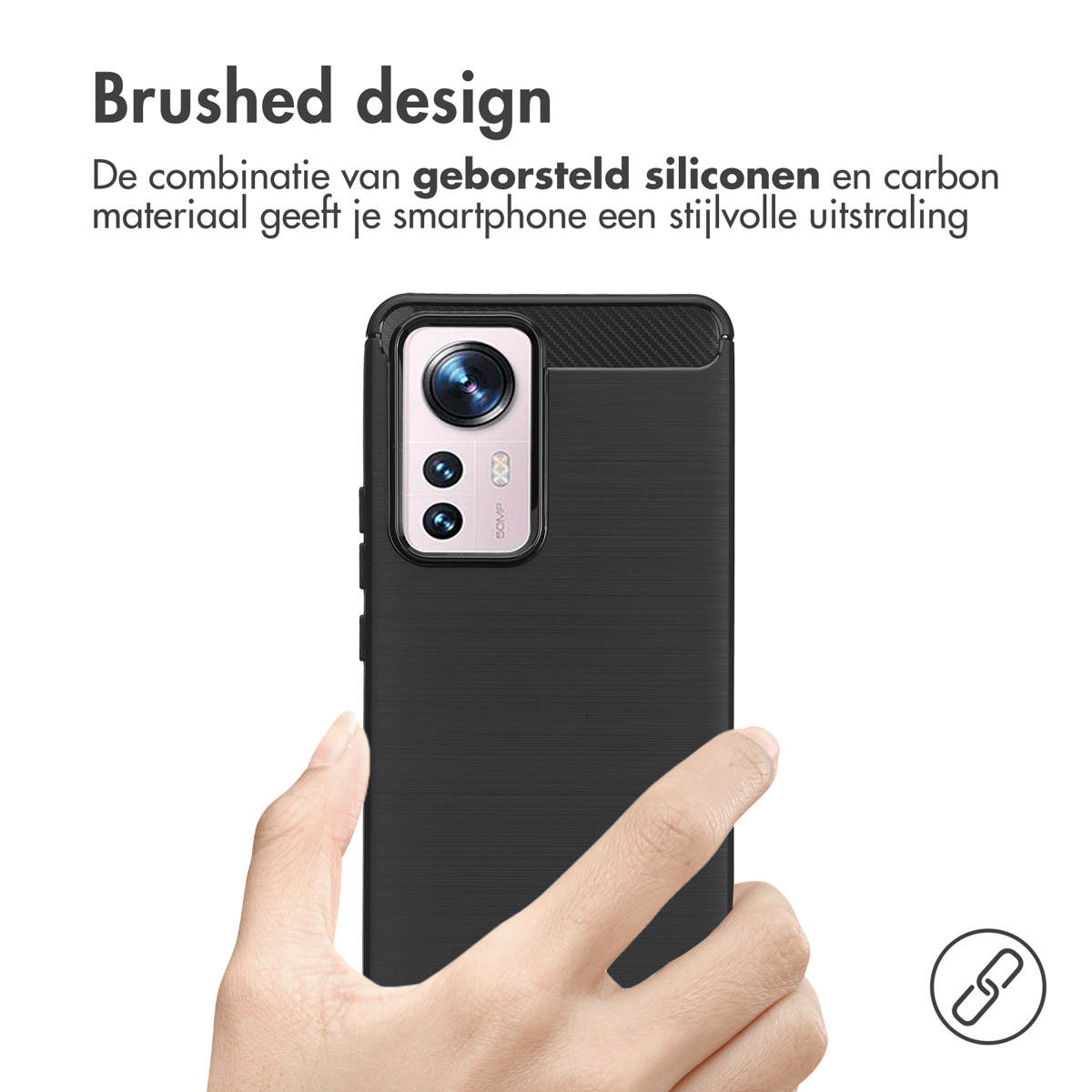 Main tenant une coque de téléphone noire. La coque a un design brossé. Texte : Design brossé, apparence élégante.