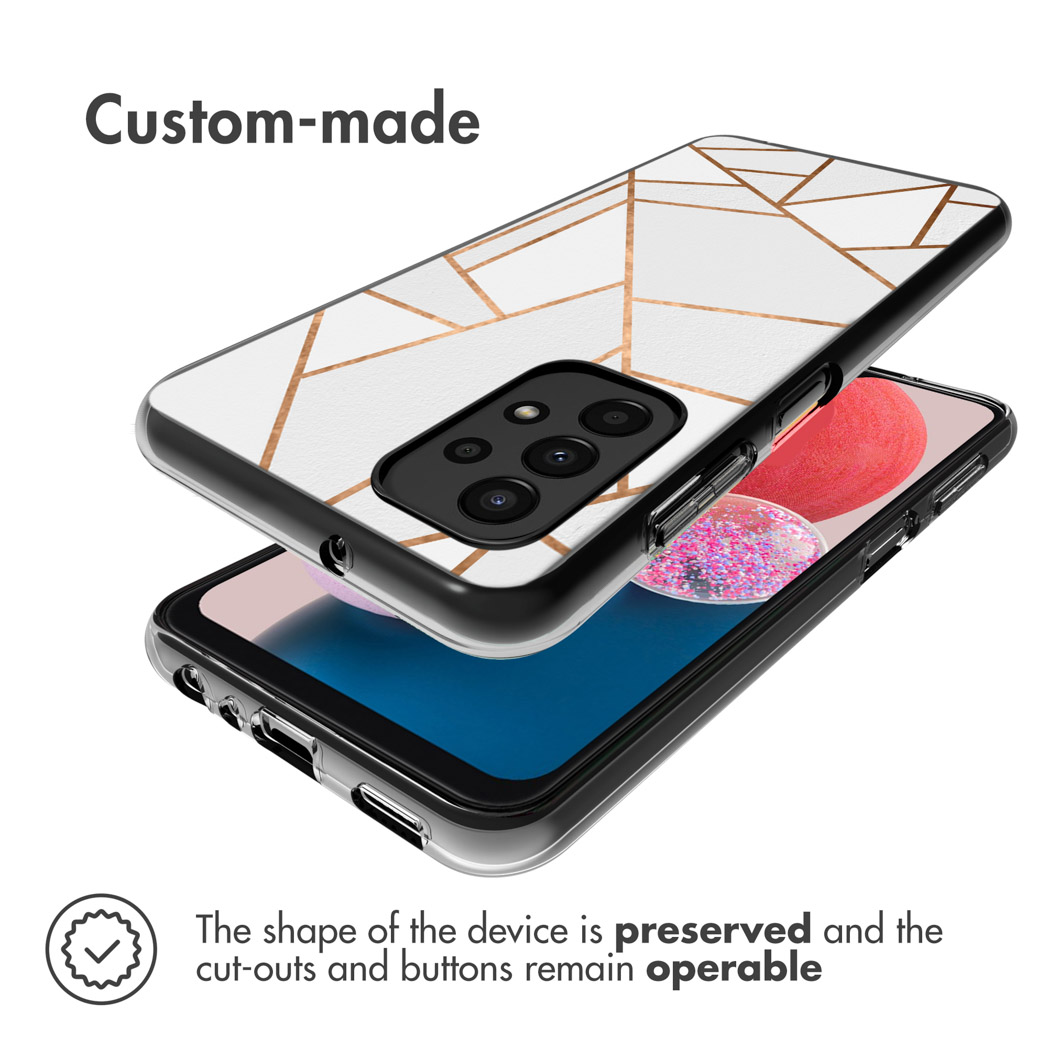 Een telefoonhoesje met een geometrisch patroon op een witte achtergrond met een telefoon erop.